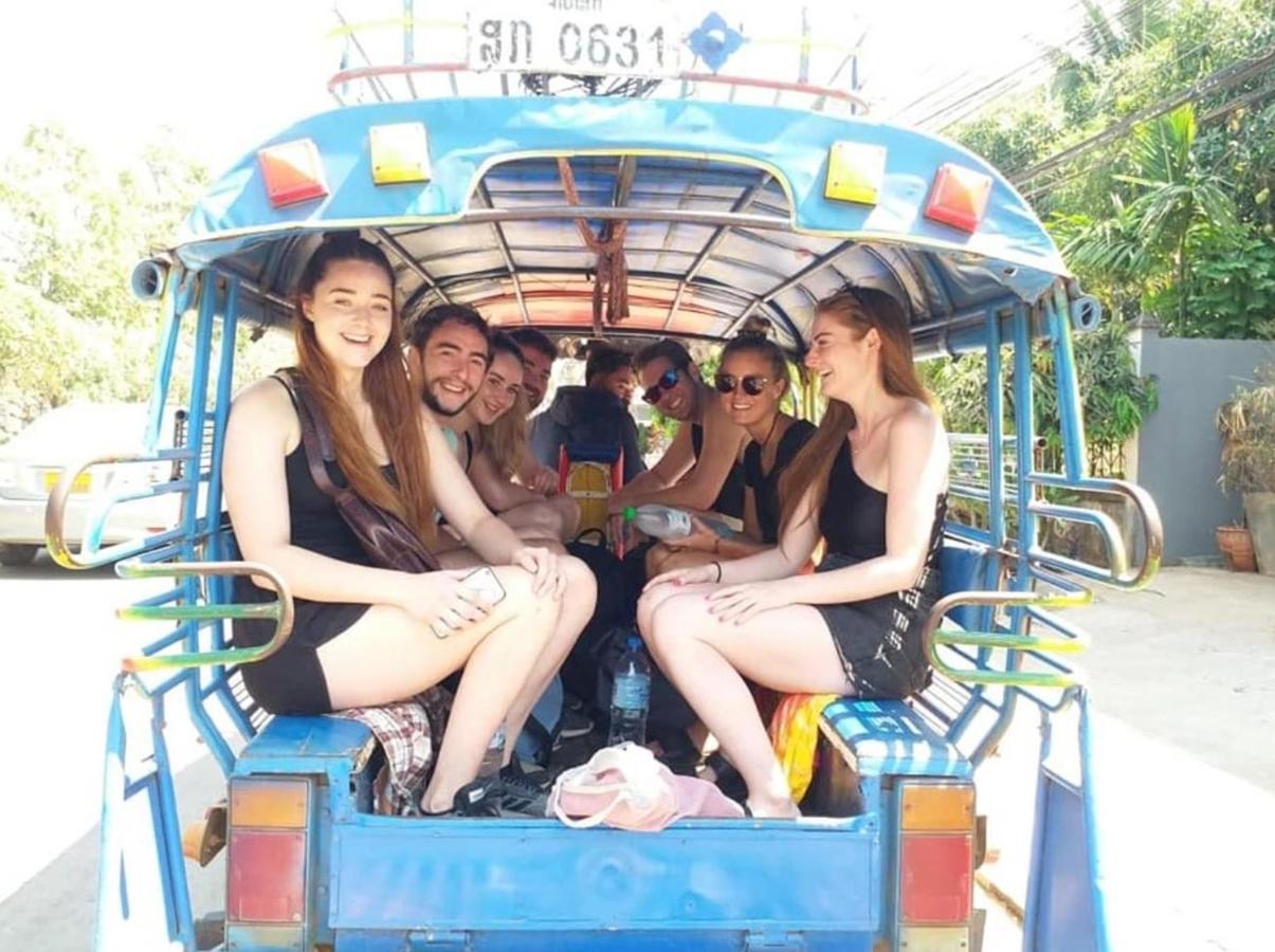 You Empire Hostel & Bar Pakse Bagian luar foto