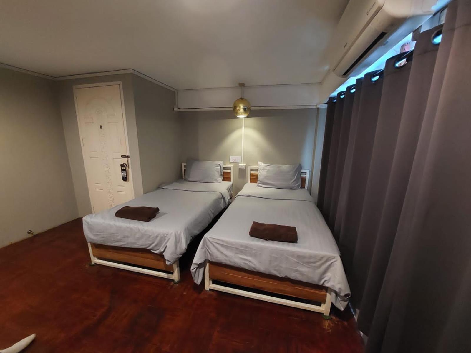 You Empire Hostel & Bar Pakse Bagian luar foto