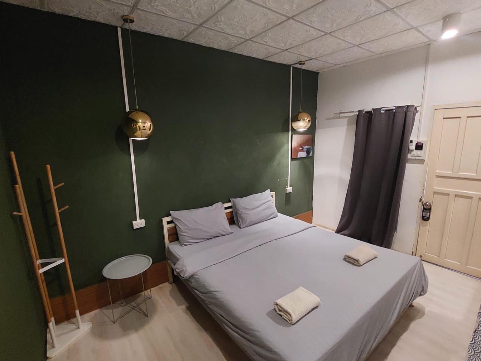 You Empire Hostel & Bar Pakse Bagian luar foto