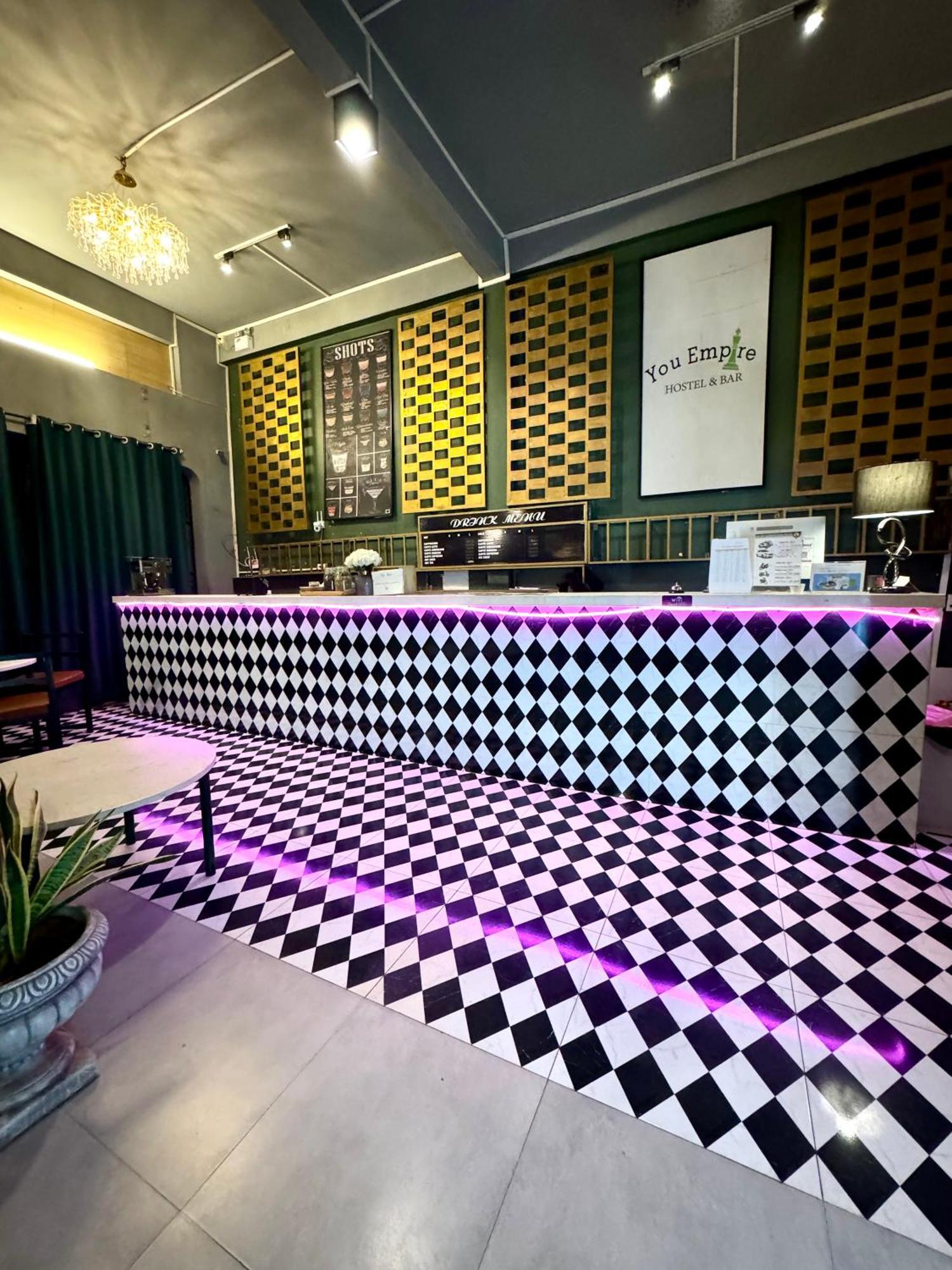 You Empire Hostel & Bar Pakse Bagian luar foto
