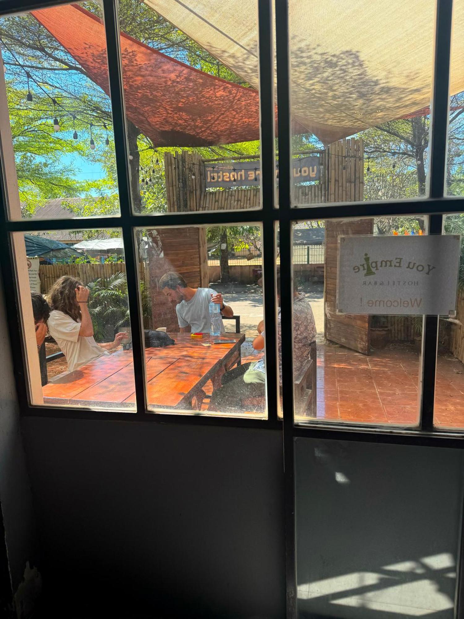 You Empire Hostel & Bar Pakse Bagian luar foto