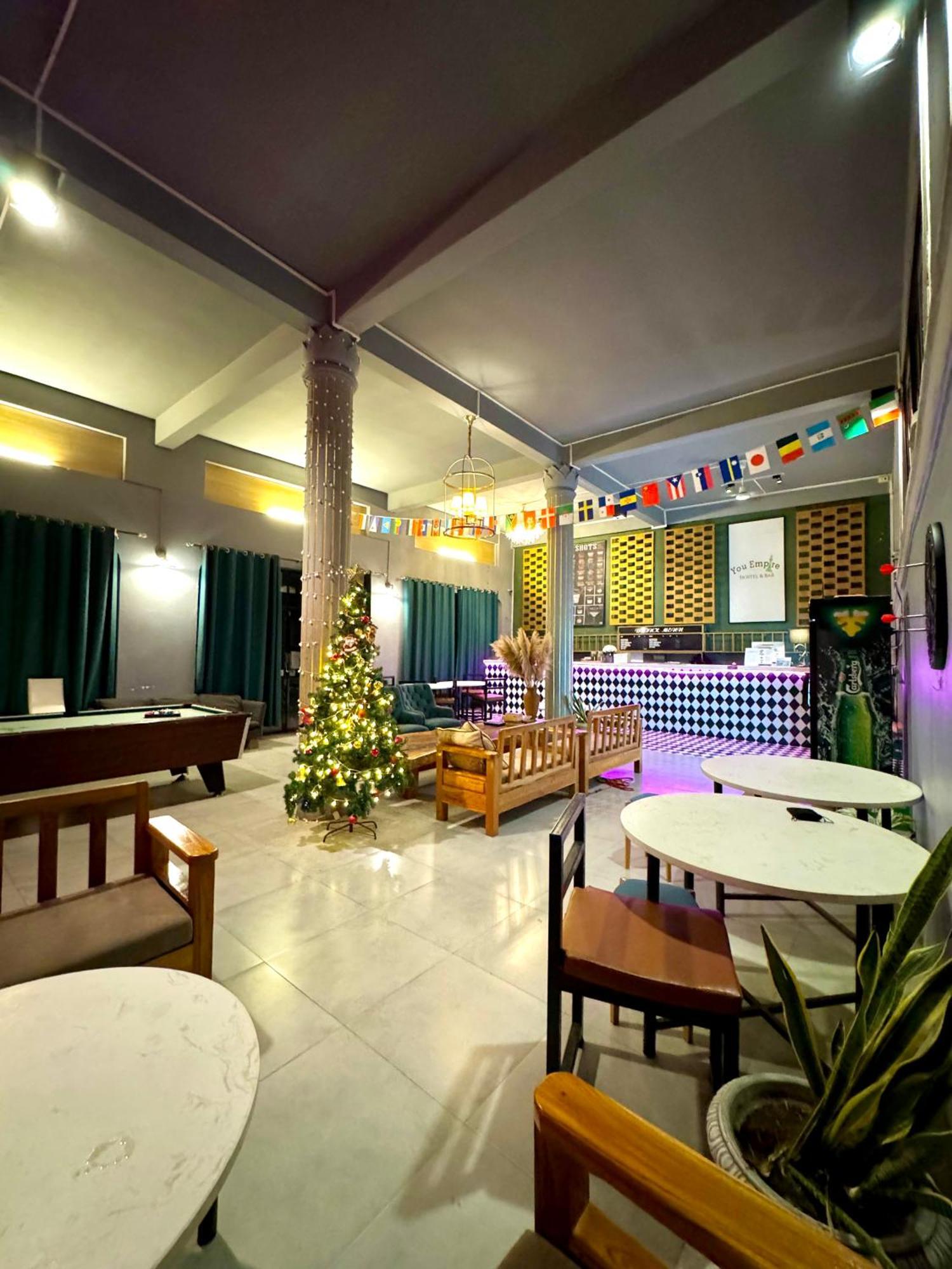 You Empire Hostel & Bar Pakse Bagian luar foto